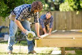 How to Choose the Right Deck Contractor For Your Project
